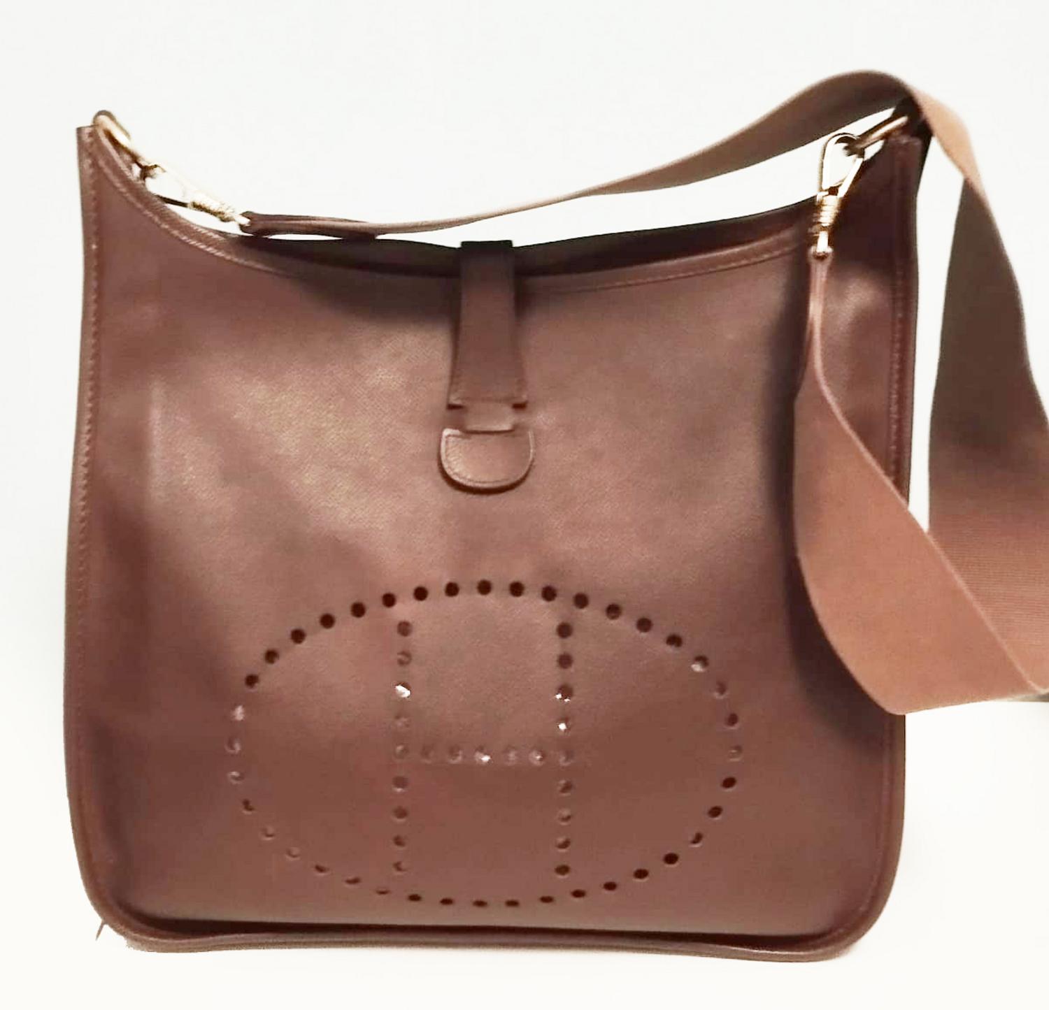 Hermes EVELYNE BAG MEDIUM DESCRIPTION: Taurion leather bag with fabric...