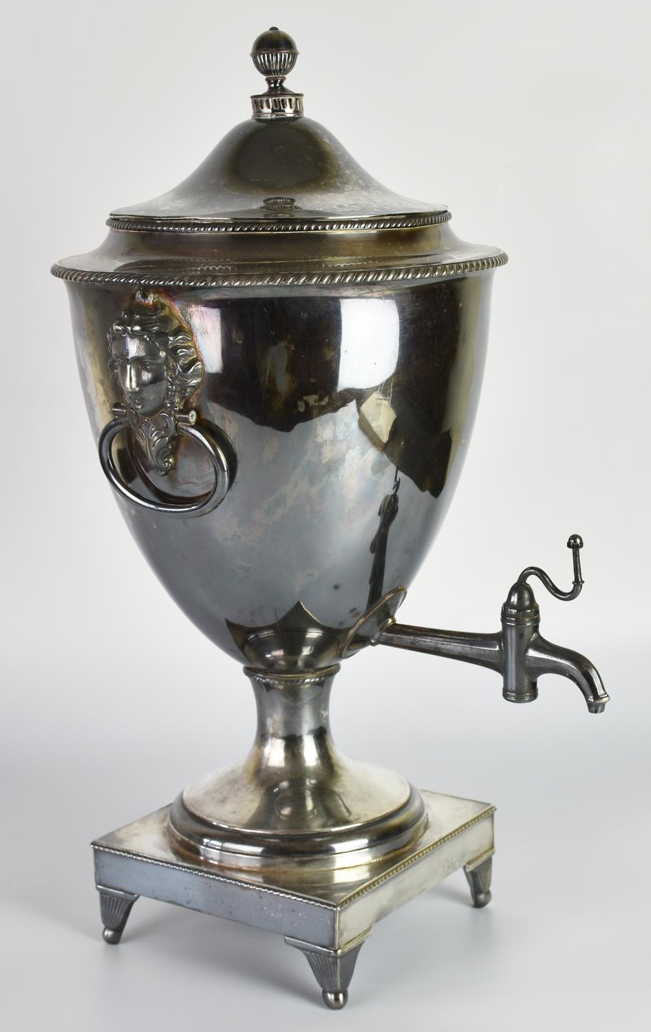 SAMOVAR A RUBINETTO, Inghilterra XIX secolo metallo, base quadrata, corpo...