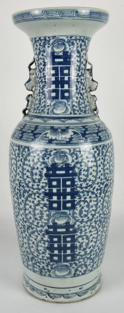 VASO CINESE IN PORCELLANA BIANCA E BLU, Cina metà XIX secolo vaso cinese...